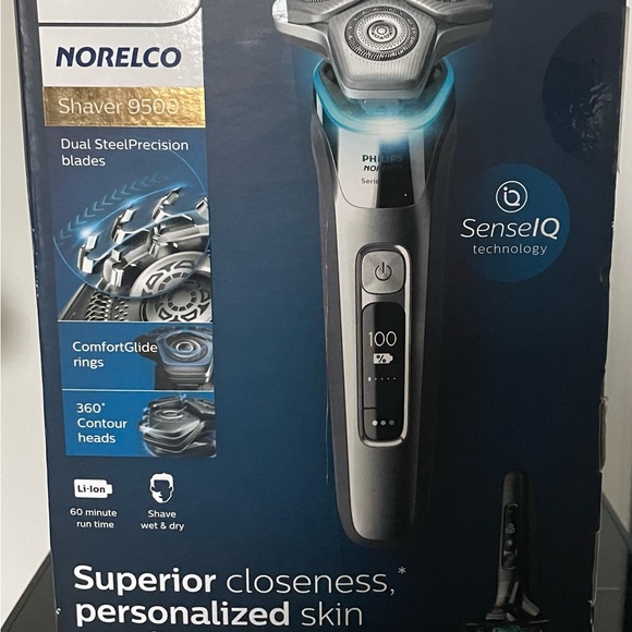Philips Norelco 9500 Rechargeable Wet & Dry Electric Shaver with Quick Clean - Picture 7 of 8